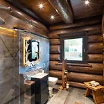 Timberjacks Hotel *