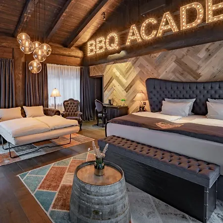 Timberjacks Hotell *