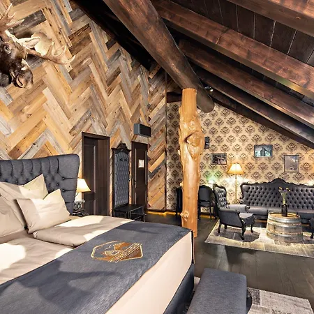 Timberjacks Ξενοδοχείο *